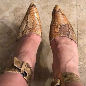 Gorgeous original snakeskin ( very comfortable )..